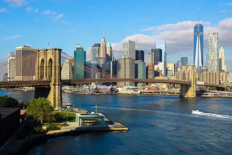 Blick auf Manhattan und die Brooklyn Bridge.